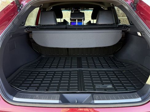 Used 2024 Toyota Venza XLE image 28