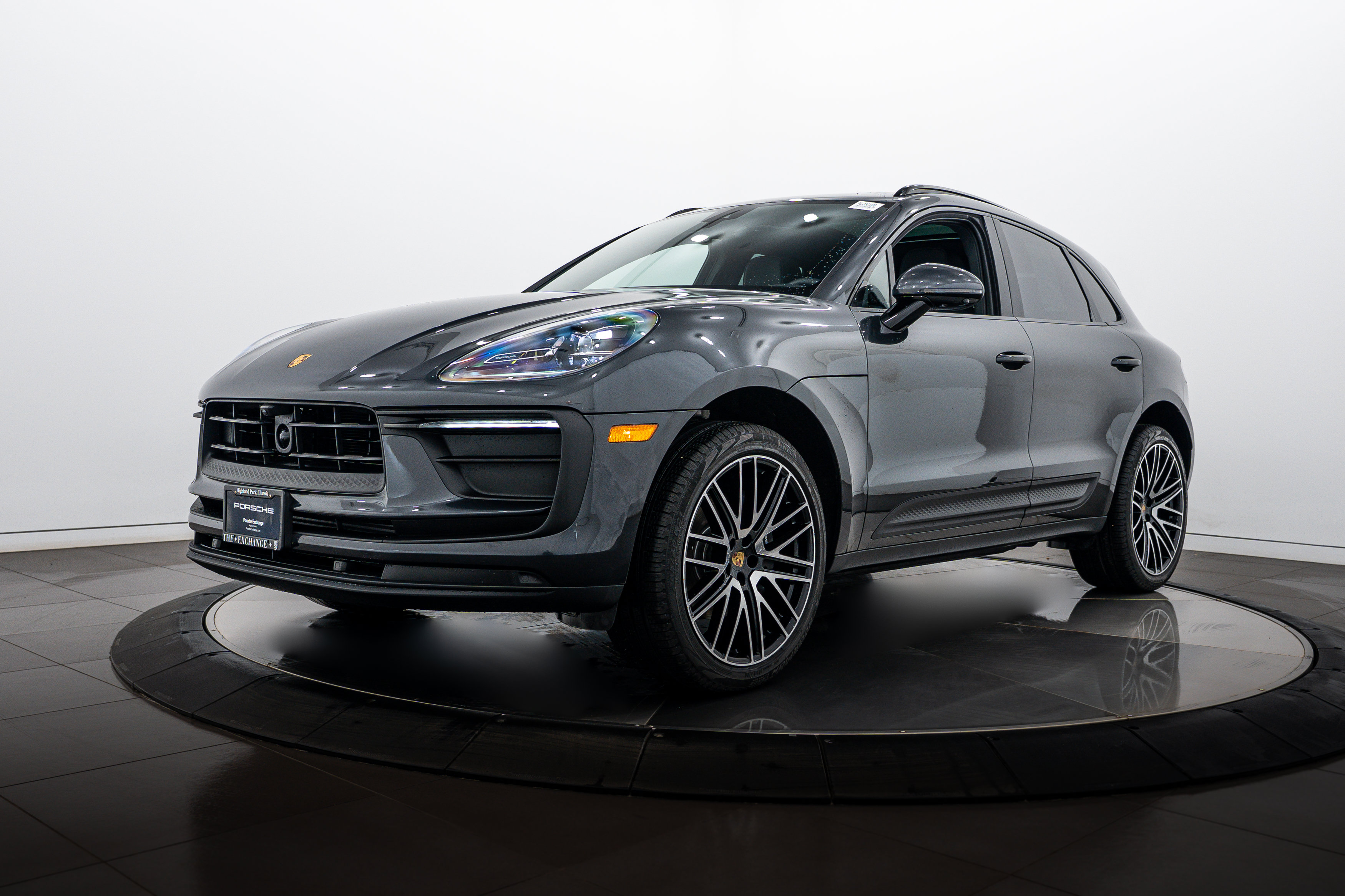 Certified 2026 Porsche Macan AWD/4WD image 1
