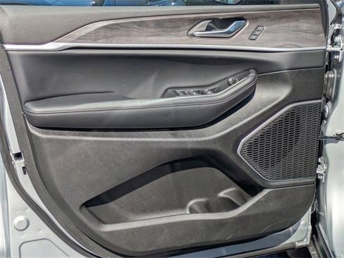 New 2025 Jeep Grand Cherokee Limited w/ Luxury Tech Group II image 12