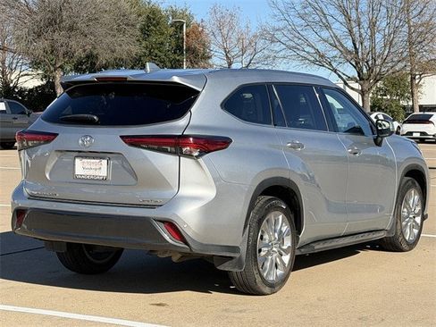 Certified 2022 Toyota Highlander Limited image 4