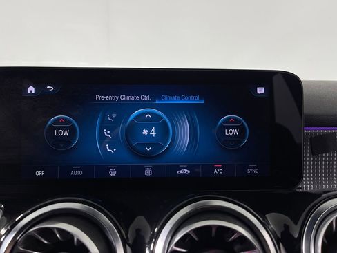 Used 2023 Mercedes-Benz EQB 300 4MATIC image 20