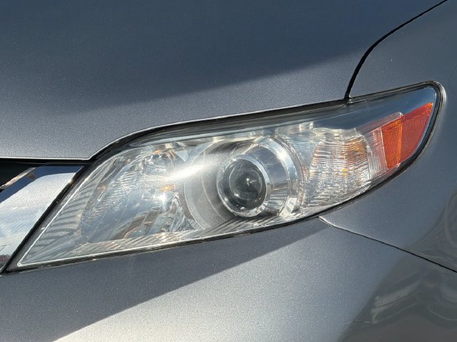 Used 2012 Toyota Sienna LE FWD image 3