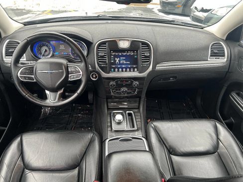 Used 2017 Chrysler 300 Limited image 27