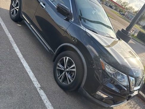 Used 2017 Nissan Rogue SL image 1