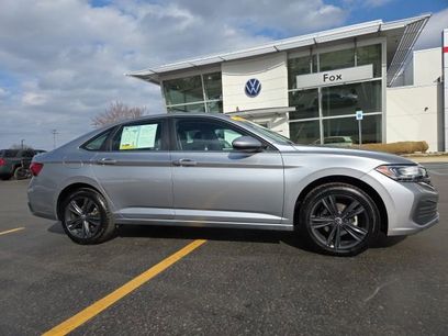 Used 2023 Volkswagen Jetta SE w/ Panoramic Sunroof Package