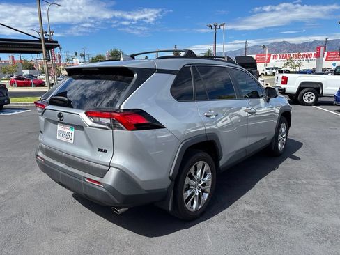 Used 2020 Toyota RAV4 XLE Premium w/ Carpet Mat Package FWD image 5