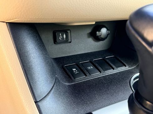 Used 2016 Toyota Highlander XLE image 25