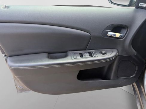 Used 2013 Chrysler 200 Limited FWD image 14