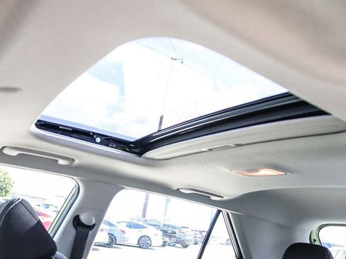 Used 2024 Hyundai Venue SEL FWD image 29