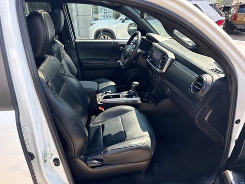 Used 2021 Toyota Tacoma Limited AWD/4WD image 33