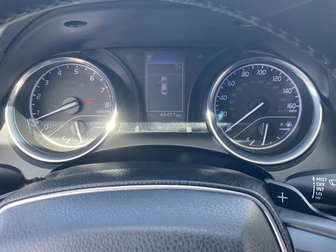 Used 2020 Toyota Camry SE w/ Carpet Mat Package FWD image 30