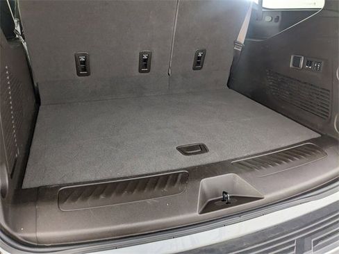 Certified 2023 Chevrolet Suburban LT w/ Luxury Package image 33