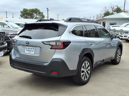Used 2025 Subaru Outback Premium image 27