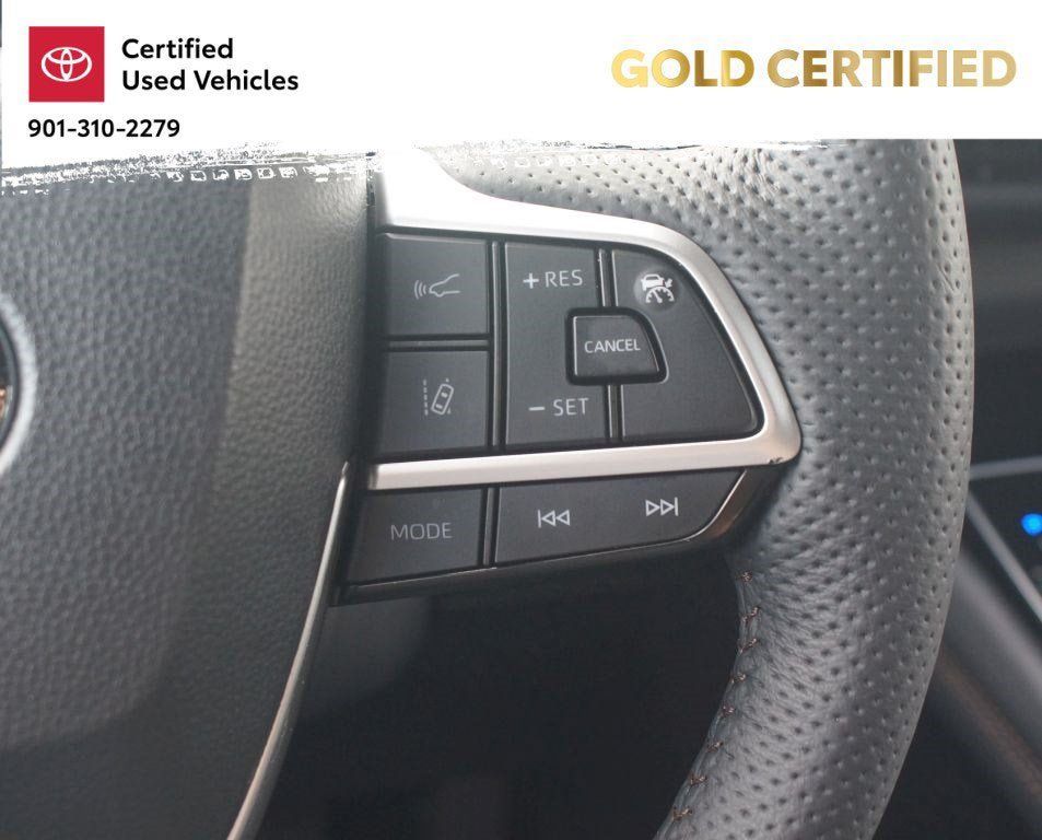 Used 2025 Toyota Sienna Platinum AWD/4WD image 12