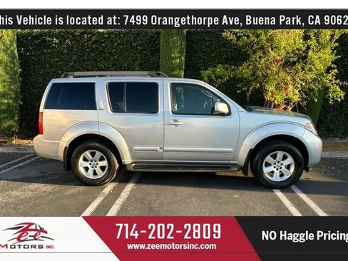 Used 2011 Nissan Pathfinder SV RWD image 5