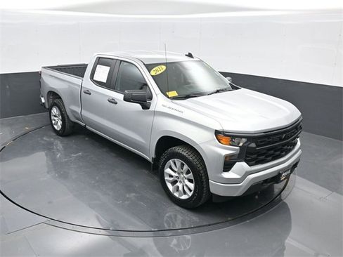Used 2022 Chevrolet Silverado 1500 Custom image 1