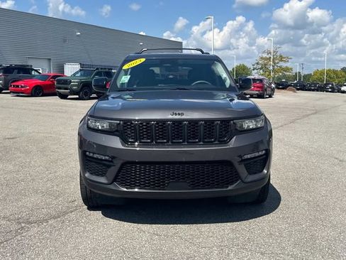 Used 2023 Jeep Grand Cherokee Limited w/ Black Appearance Package AWD/4WD image 10