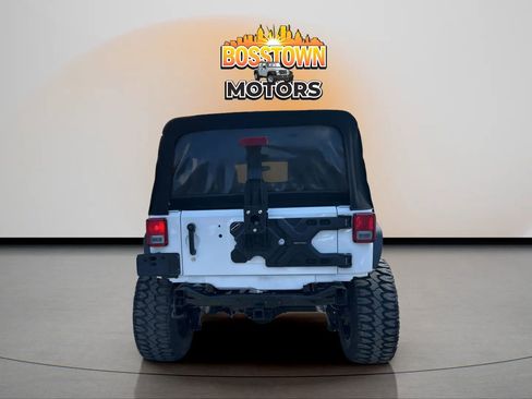 Used 2017 Jeep Wrangler Unlimited Rubicon w/ Dual Top Group AWD/4WD image 5