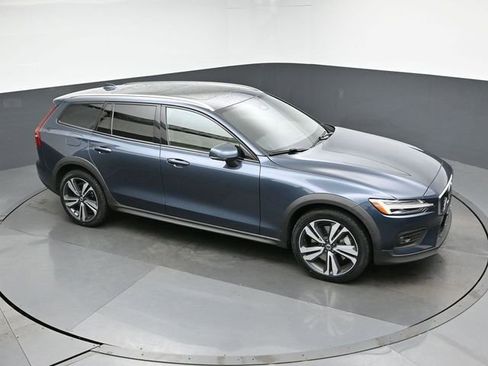 Used 2025 Volvo V60 B5 Cross Country Plus AWD/4WD image 42