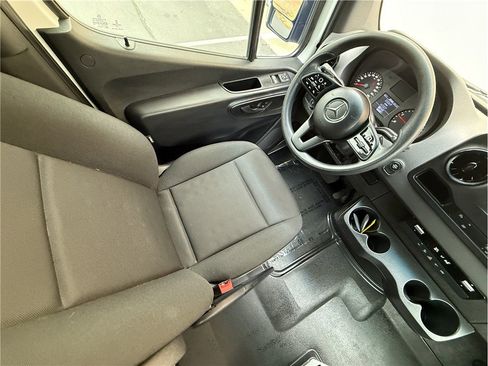 Used 2020 Mercedes-Benz Sprinter 2500 image 10