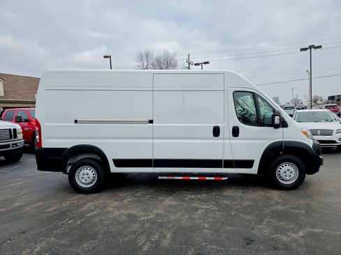 Used 2025 RAM ProMaster 2500 w/ Convenience Group image 19