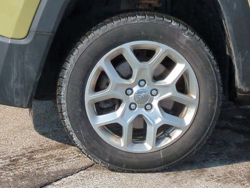 Used 2015 Jeep Renegade Latitude w/ Popular Equipment Group image 14