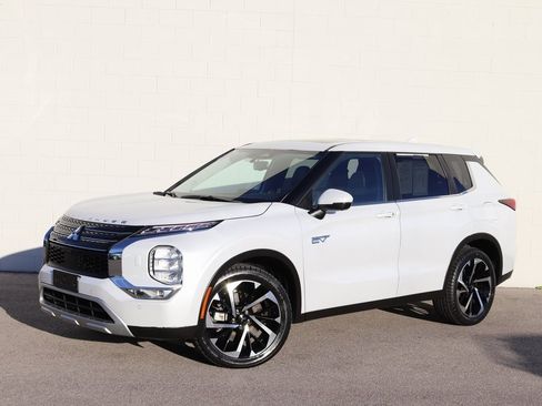 Used 2024 Mitsubishi Outlander 4WD Plug-In Hybrid image 29