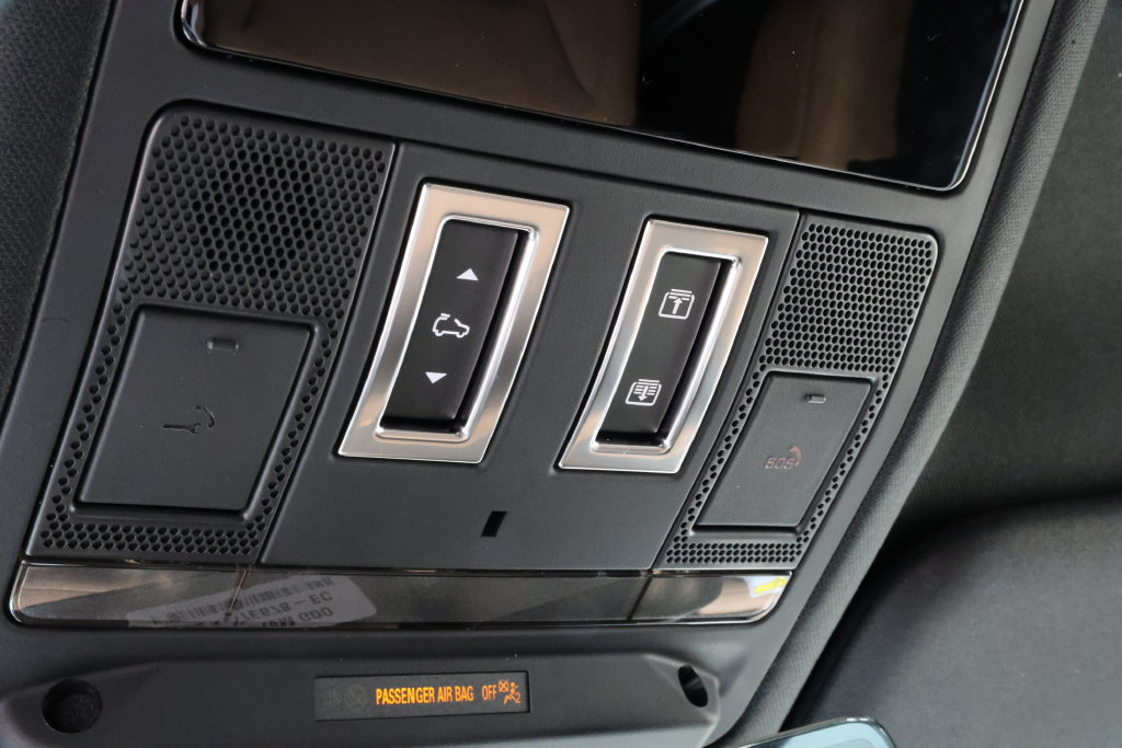 New 2026 Land Rover Defender 110 X-Dynamic SE AWD/4WD image 26