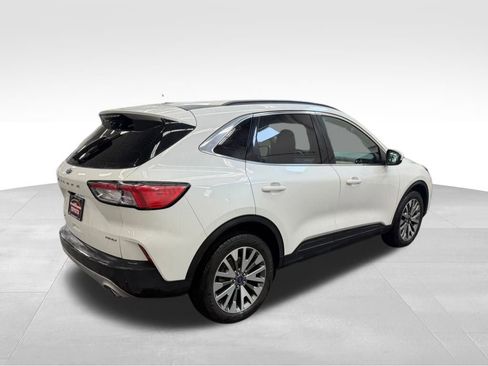 Used 2022 Ford Escape Titanium image 2