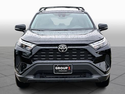 Used 2025 Toyota RAV4 XLE image 3