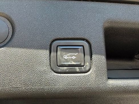 Used 2020 Chevrolet Equinox Premier w/ LPO, Cargo Package AWD/4WD image 20