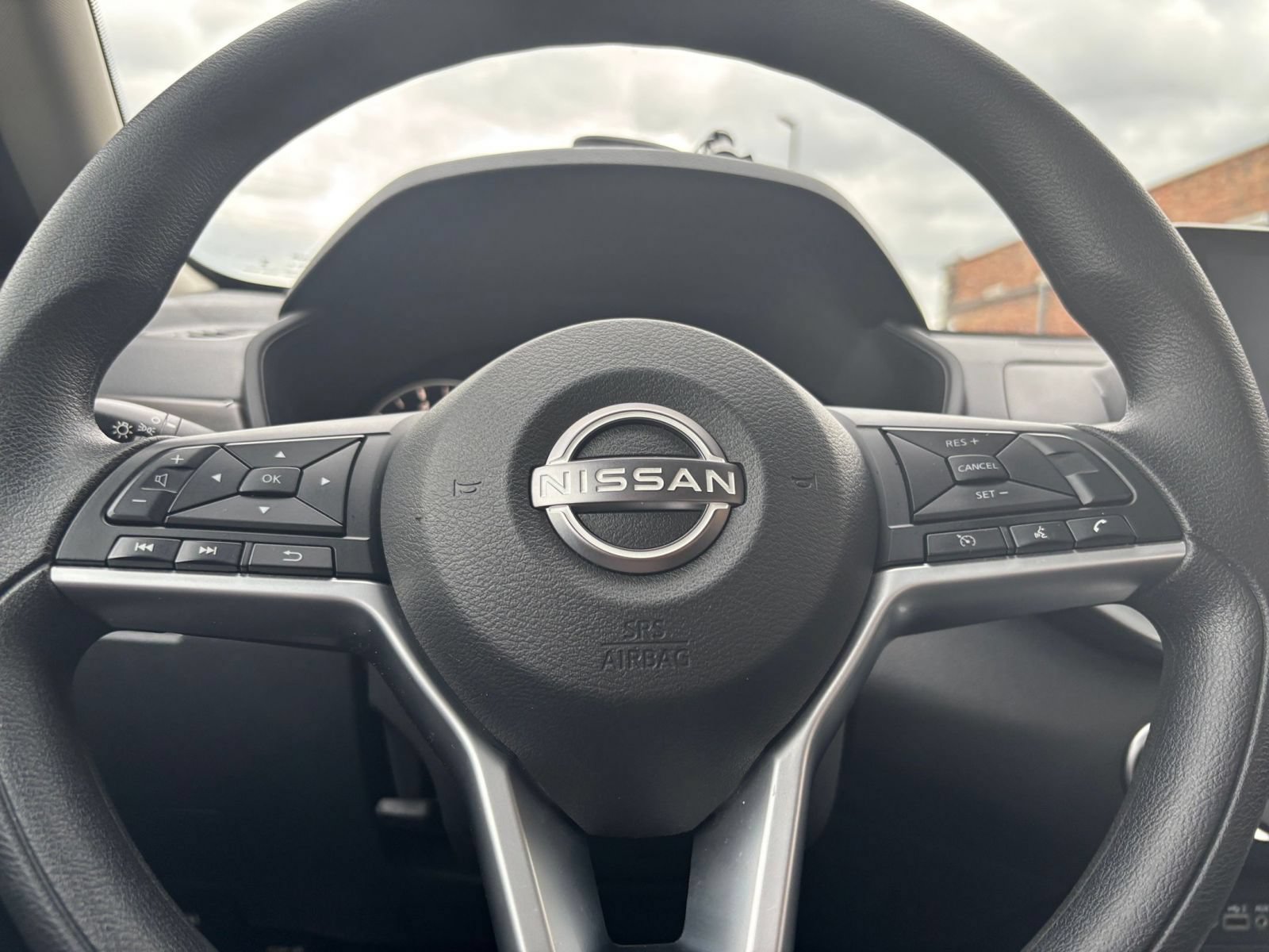 Used 2025 Nissan Altima 2.5 SV FWD image 26