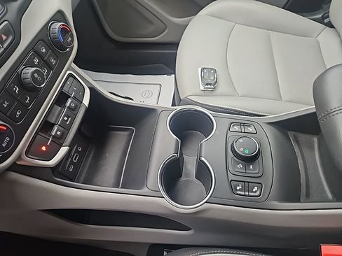 Used 2022 GMC Terrain SLT image 15