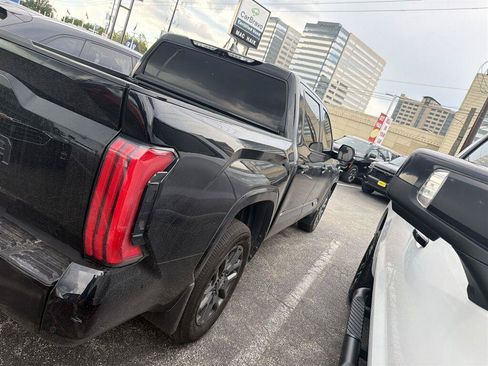 Used 2025 Toyota Tundra Platinum AWD/4WD image 3