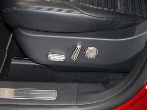 Used 2024 Lincoln Nautilus Reserve image 22