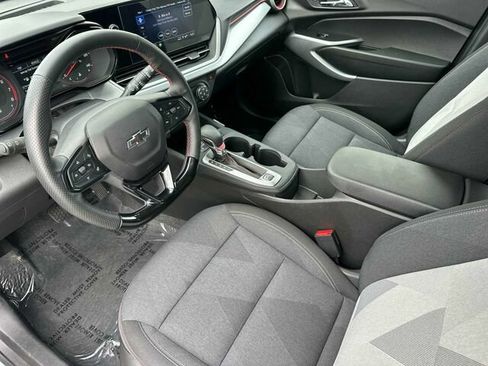 Used 2025 Chevrolet Trax RS w/ Sunroof Package FWD image 10