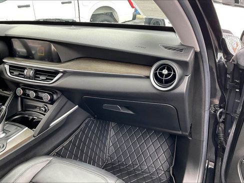 Used 2018 Alfa Romeo Stelvio Ti AWD/4WD image 15