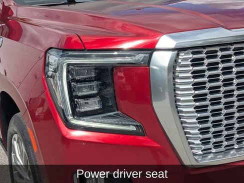Used 2021 GMC Yukon Denali w/ Denali Premium Package image 10