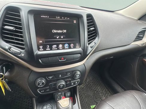 Used 2014 Jeep Cherokee Trailhawk w/ Leather Interior Group AWD/4WD image 22