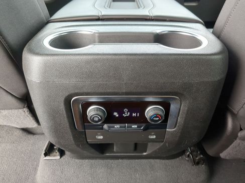 Used 2024 Chevrolet Suburban LT image 28