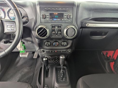 Used 2016 Jeep Wrangler Unlimited Sahara image 24