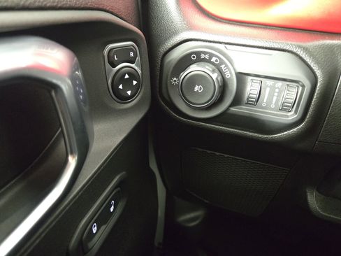 Used 2022 Jeep Wrangler Unlimited Rubicon w/ LED Lighting Group image 30