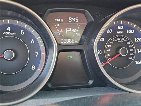 Used 2015 Hyundai Elantra SE image 6