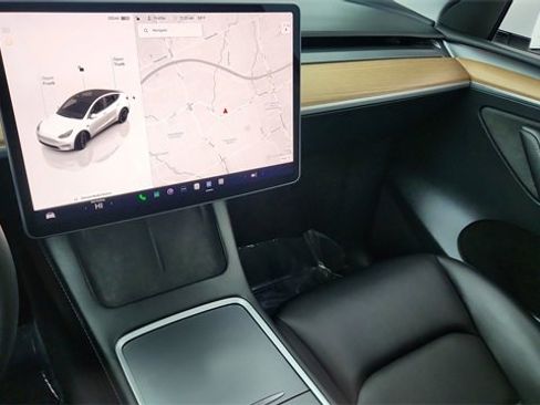 Used 2023 Tesla Model Y Performance image 43
