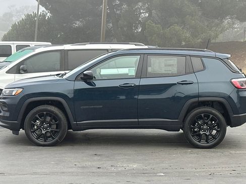 New 2026 Jeep Compass Latitude image 7