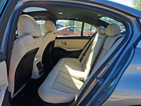 Used 2025 BMW 330i xDrive Sedan w/ Premium Package AWD/4WD image 10