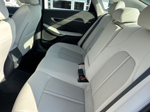 Used 2023 Hyundai Sonata SEL w/ Cargo Package FWD image 9