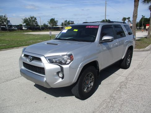 Used 2019 Toyota 4Runner TRD Off-Road Premium AWD/4WD image 3
