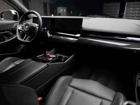 Used 2025 BMW M5 w/ Carbon Package image 64