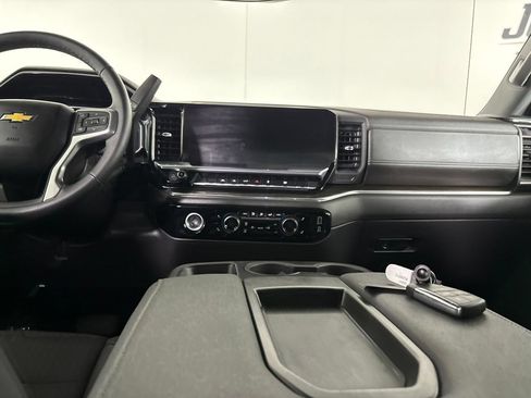 Used 2024 Chevrolet Silverado 1500 LT AWD/4WD image 25
